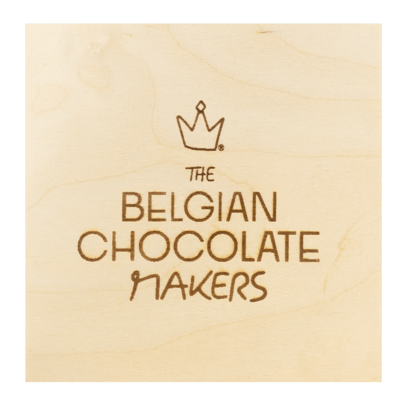 Wooden gift box with 16 pralines 5407008476830 The Belgian Chocolate Makers