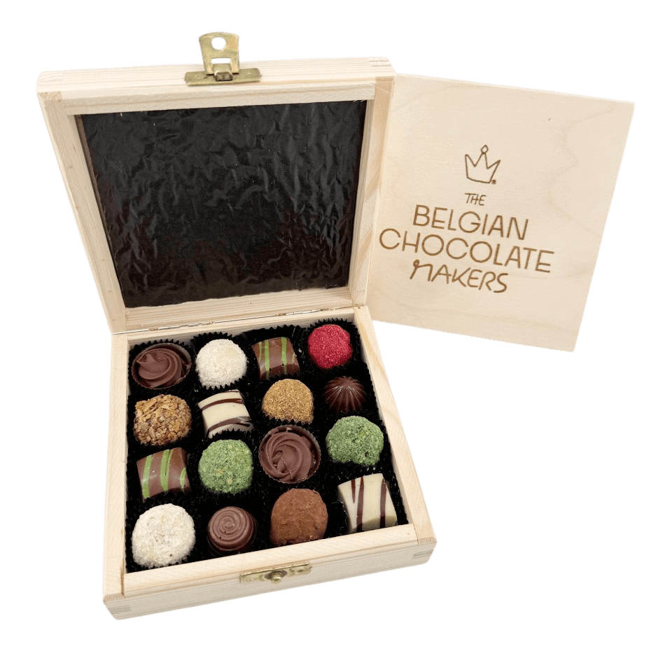 Wooden gift box with 16 pralines and truffles 5407008470586 The Belgian Chocolate Makers