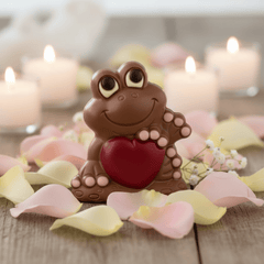 Milk chocolate red heart frog 170g 5407008475000 The Belgian Chocolate Makers