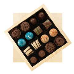 Wooden gift box with 16 pralines 5407008476830 The Belgian Chocolate Makers