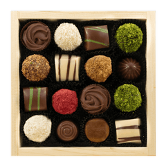 Wooden gift box with 16 pralines and truffles 5407008470586 The Belgian Chocolate Makers