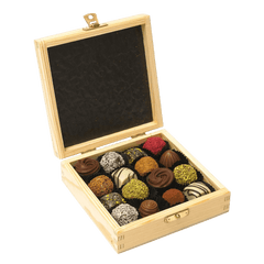 Wooden gift box with 16 pralines and truffles 5407008470586 The Belgian Chocolate Makers